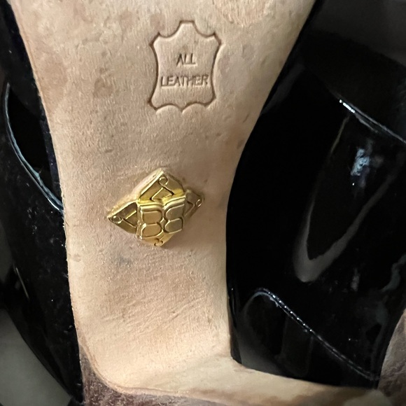 BCBG ladies patent leather shoes, size 6 - Picture 3 of 5